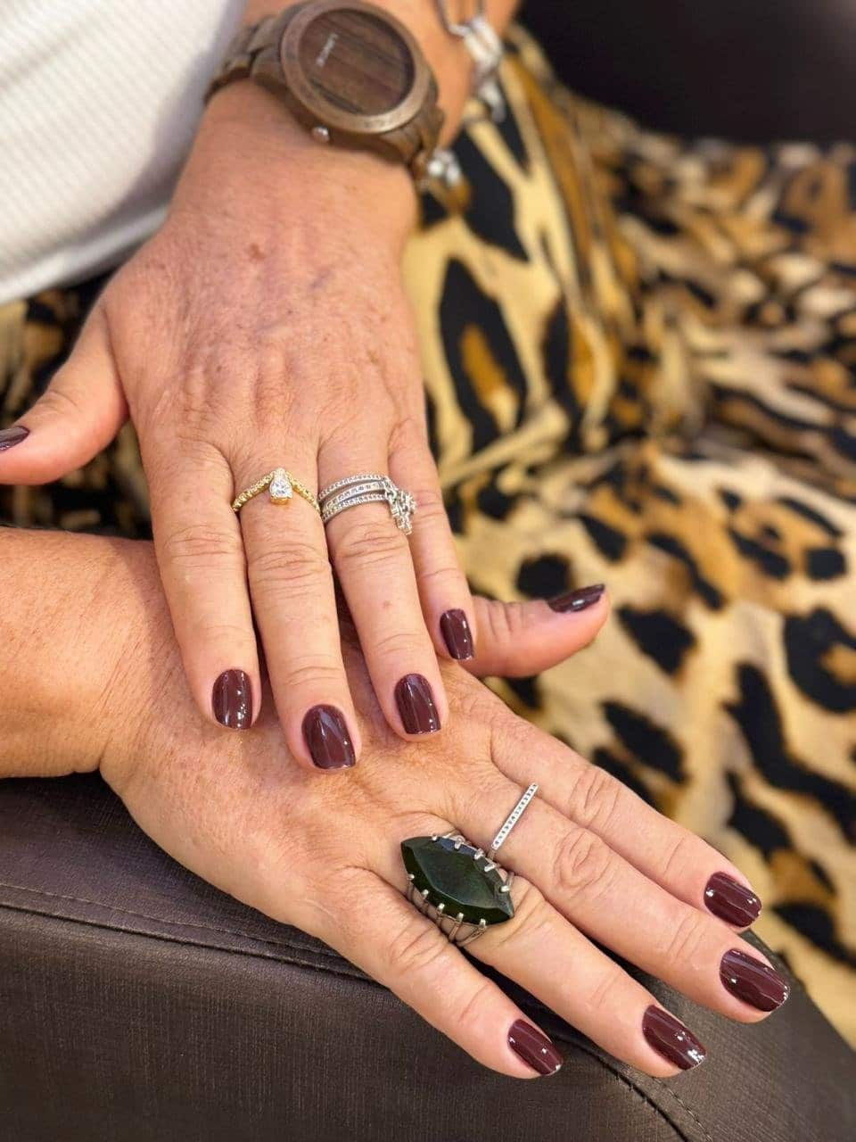 Manicure e cuidado de unhas no salão Turali, em Maceió